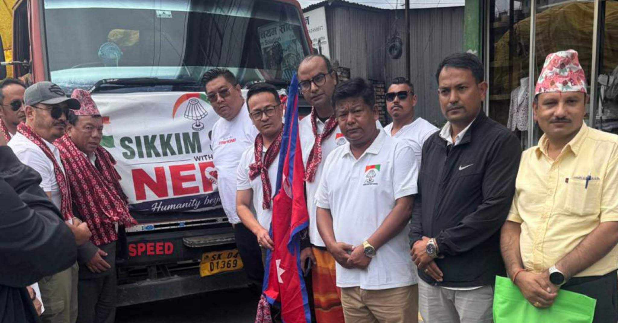 भोटेकोसी बाढी प्रभावितलाई सिक्किमबाट राहत, ३५ सदस्यीय स्वयंसेवक टोली नुवाकोटमा