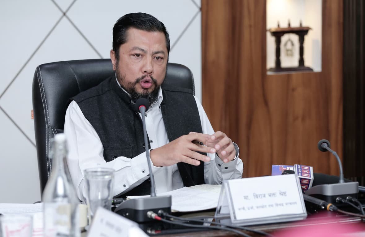 जोखिमपूर्ण हिमताल फुटाएर जलस्तर घटाउने योजना बनाउँदैछौँ : ऊर्जामन्त्री