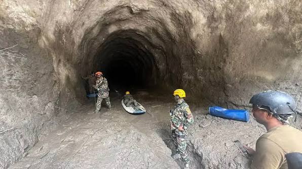 चिलिमेको सुरूङ अपडेट : भित्रबाट चिसो हावा आयो, आवाज भित्र गएर इको सुनियो