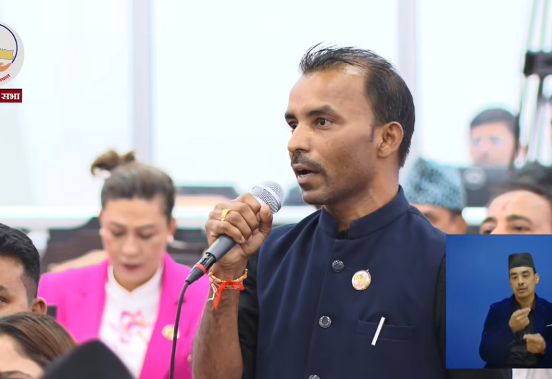 पैसा अभावमा सुत्केरी महिला अस्पताल बाहिरै, स्वास्थ्य प्रणालीमाथि सांसद कर्णको प्रश्न