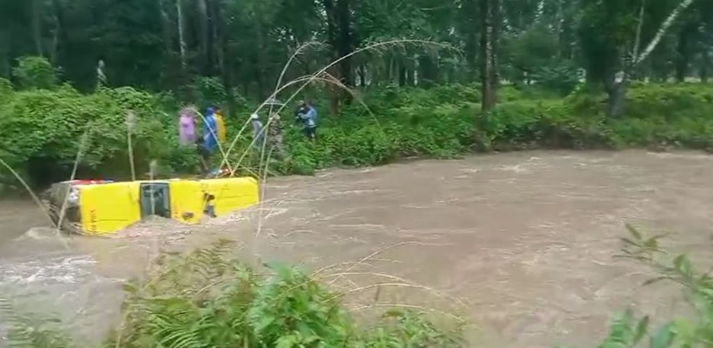 खोलाले एम्बुलेन्स बगायो