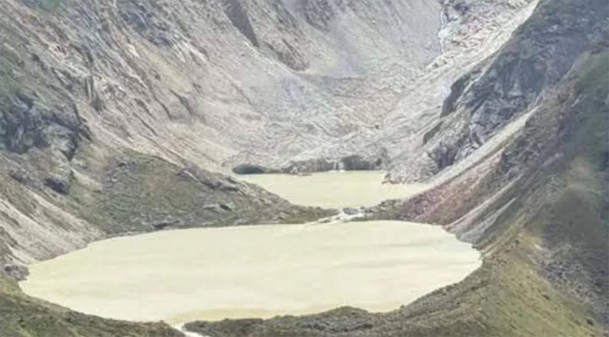 भुटानमा शिंताफू हिमताल फुट्यो, बाढीले मुख्य सडक बगायो